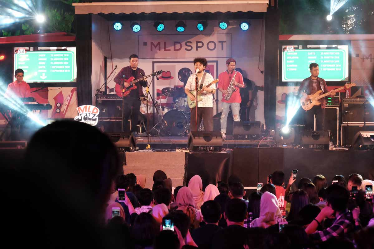 Kolaborasi Penuh Chemistry MLD Jazz Project 3, Pusakata ,dan Kunto Aji di MLD Stage Bus Jazz Tour
